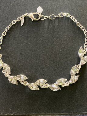 New Avon Crystal Leaves Bracelet